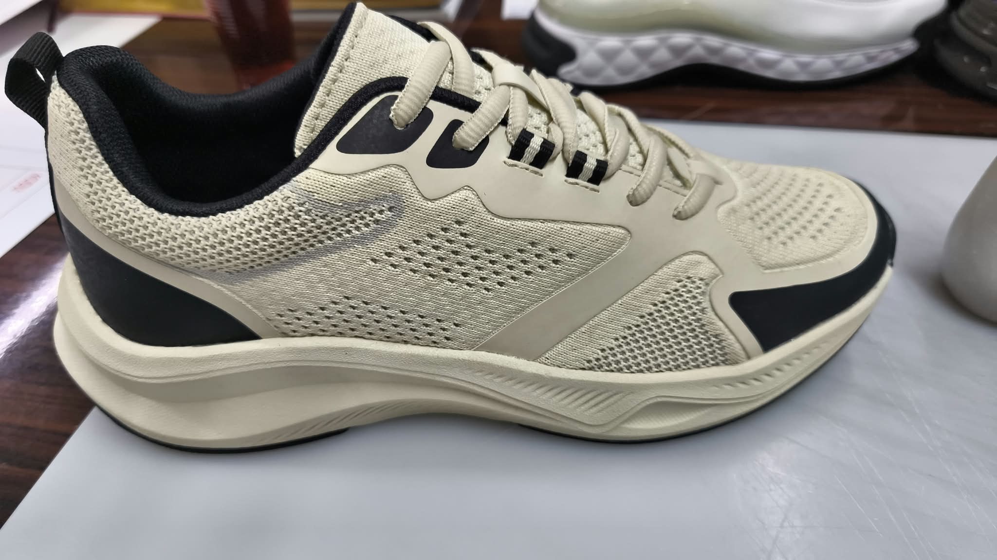 Performance shoe with engineered knitted upper by Elanaz Triko